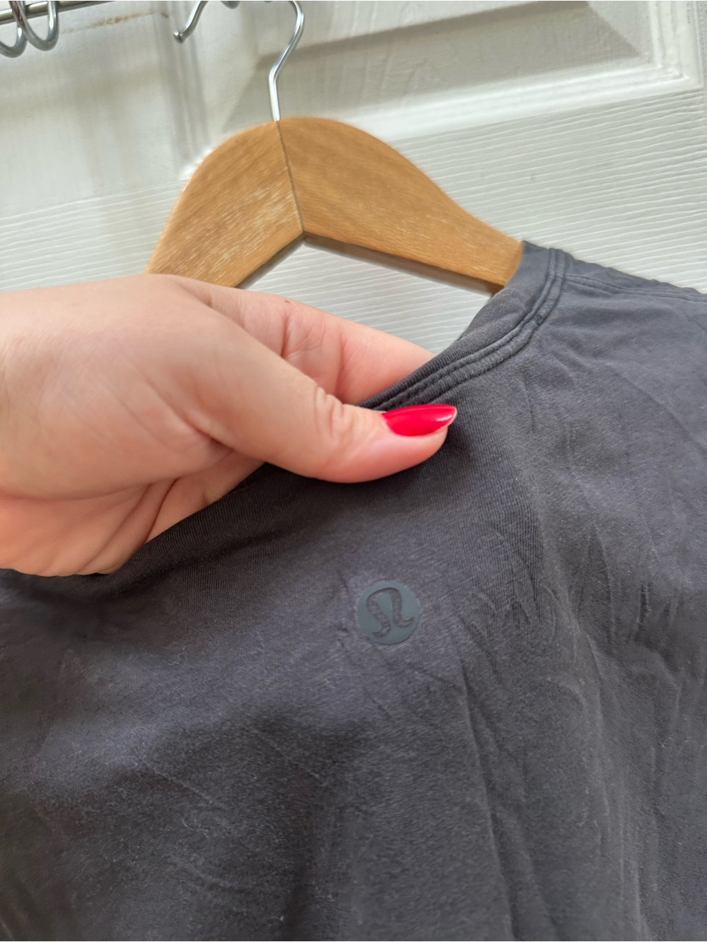 Lululemon Classic Black Cropped Tee top 4 short sleeve - Picture 5 of 5